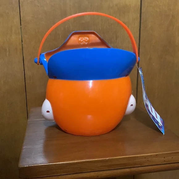 Mars~M&M Pirate Halloween Candy Bucket (1999) - Picture 4 of 9